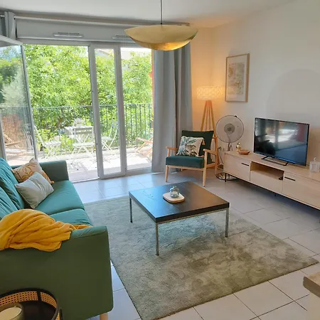 Privee Dans Partage Avec Balcon Calme & Degage Проживание в семье